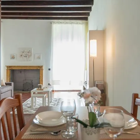 Elegante Bilocale Con Balcone - Centro Storico Apartment
