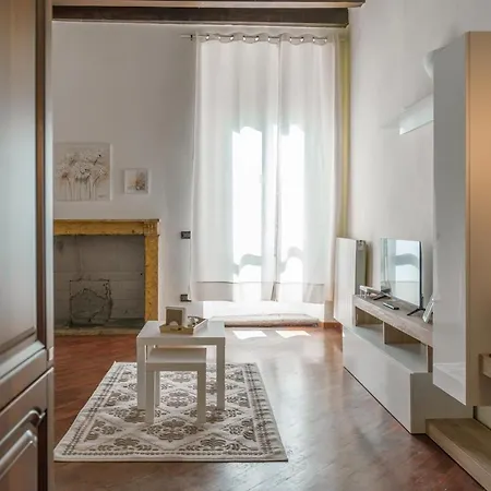 Apartment Elegante Bilocale Con Balcone - Centro Storico *