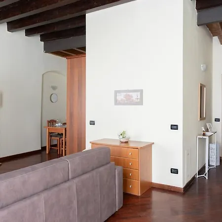 Elegante Bilocale Con Balcone - Centro Storico Brescia